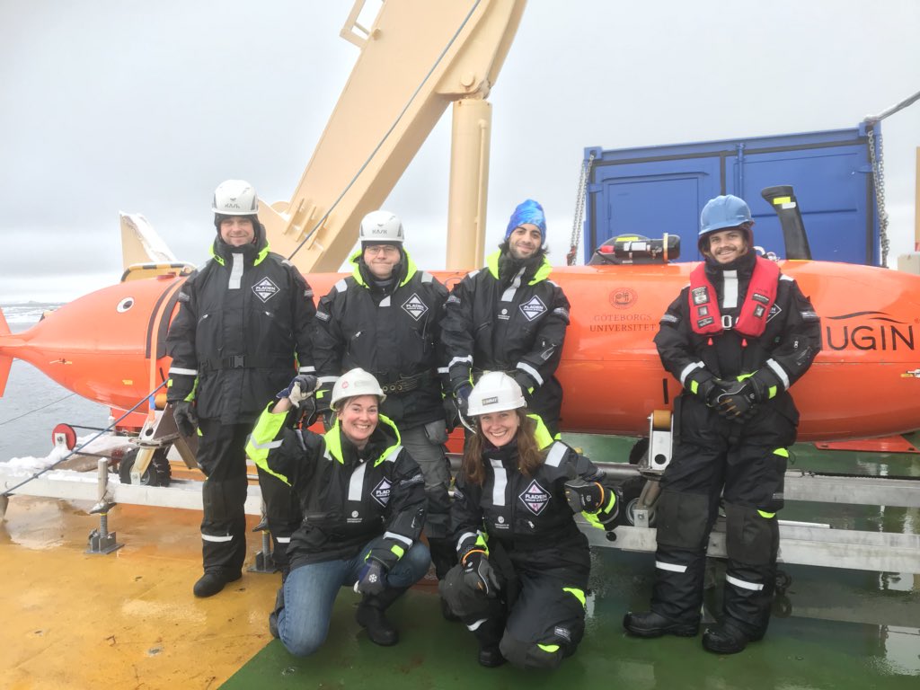 The team who launched the AUV Ran under the Thwaites ice shelf.